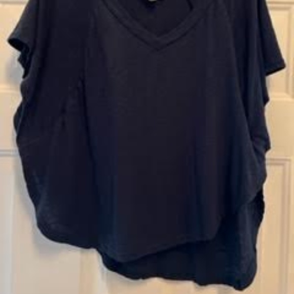 Derek Heart Navy Blue top - Picture 2 of 3